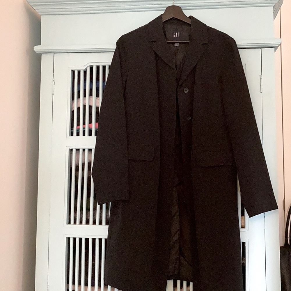 Classic five button stretch trench.